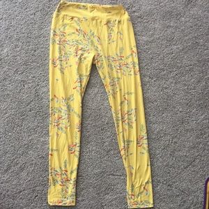 NWOT lularoe one size yellow bird leggings